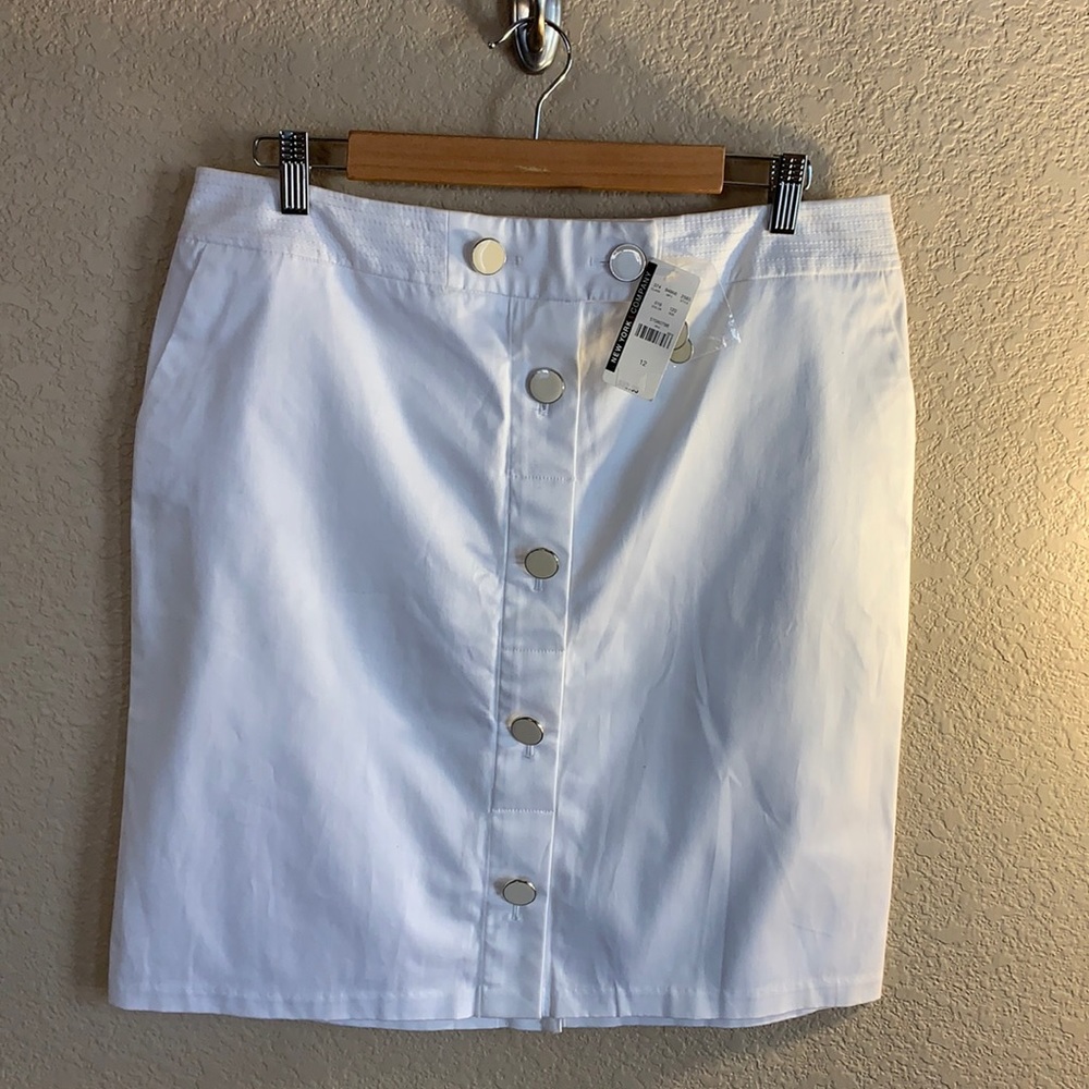 Women’s White skirt. (12)